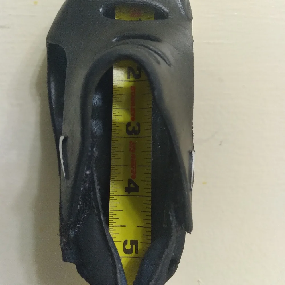 KIDS Nike Black Sandals Cutout Design Size 0, 5 Inches Inside FIRST TIME WALKING